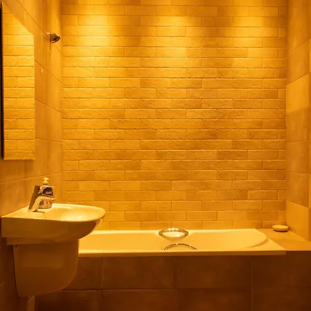 Duzy W Mieszkaniu Wspolnym Z Balkonem I Miejscem Parkingowym *