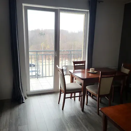 Duzy W Mieszkaniu Wspolnym Z Balkonem I Miejscem Parkingowym Homestay szállás