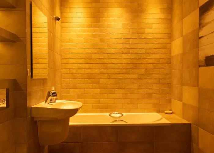 Duzy W Mieszkaniu Wspolnym Z Balkonem I Miejscem Parkingowym Dla Goscia *