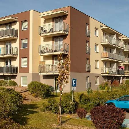 Duzy W Mieszkaniu Wspolnym Z Balkonem I Miejscem Parkingowym Dla Goscia Alloggio in famiglia